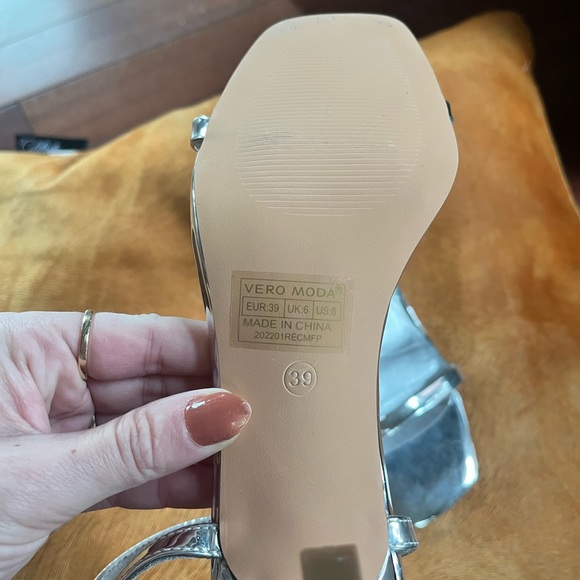 VERA MODA SILVER HEEL - Picture 2 of 4